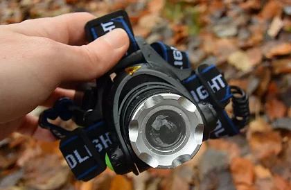 Wodoodporna czołówka LED TA 309A – zoom i zasięg do 500 metrów