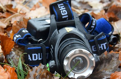 Wodoodporna czołówka LED TA 309A – zoom i zasięg do 500 metrów