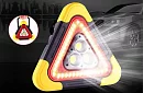 LED trójkąt ostrzegawczy z latarką, powerbankiem i ładowaniem solarnym