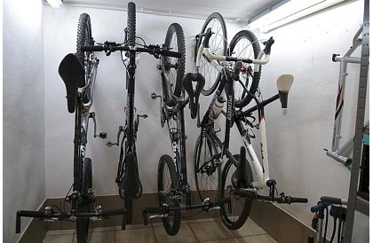 Haczyk do zawieszenia roweru na ścianie