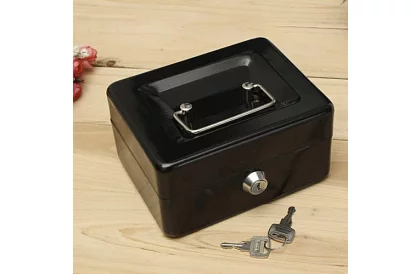 Metalowy pojemnik na gotówkę