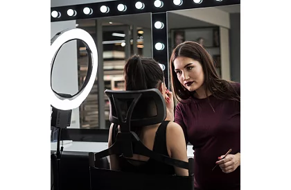 Aluminiowe krzesło kosmetyczne z podparciem na głowę