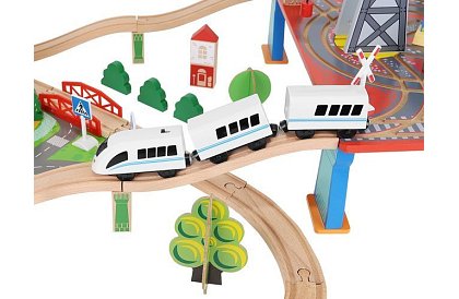 Drewniana kolejka z pociągiem na baterie – 88 elementów