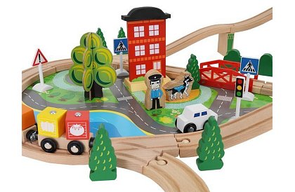 Drewniana kolejka z pociągiem na baterie – 88 elementów