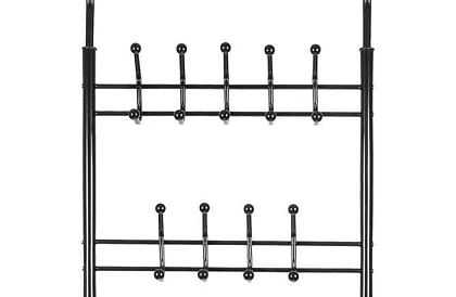 Ściana w przedpokoju – szafka na buty z wieszakiem
