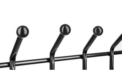 Ściana w przedpokoju – szafka na buty z wieszakiem