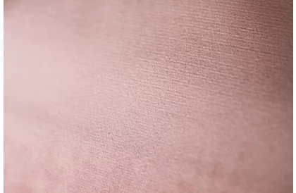 Drewniana huśtawka dla dzieci – różowa