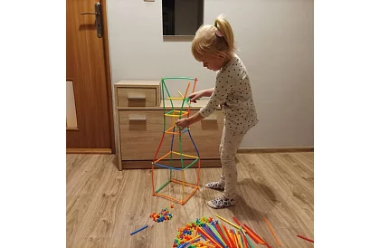 Kolorowy zestaw konstrukcyjny z rurkami 408 szt. – kreatywna gra dla dzieci
