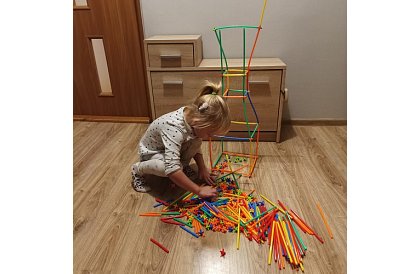 Kolorowy zestaw konstrukcyjny z rurkami 408 szt. – kreatywna gra dla dzieci