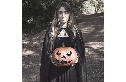 Długi płaszcz z kapturem