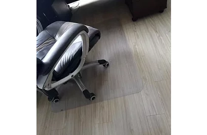 Podkład ochronny pod krzesło 90x130 cm - mleczny