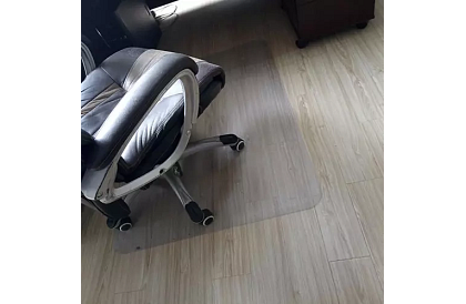 Podkład ochronny pod krzesło 90x130 cm - mleczny