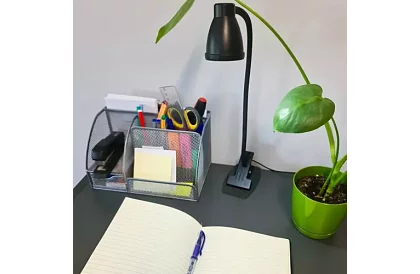 LED lampa na biurko z metalowym klipsem – czarna