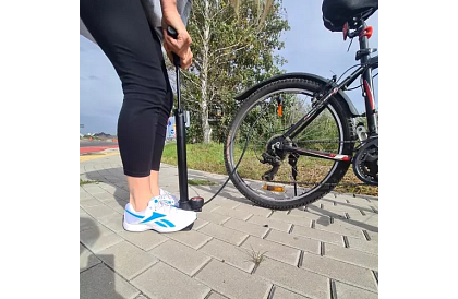 Pompa rowerowa 16 BAR / 230 PSI – z manometrem