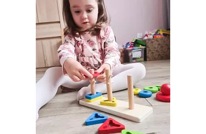 Drewniane układanki dla dzieci – sorter kształtów