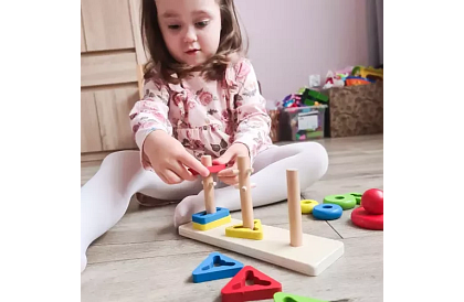 Drewniane układanki dla dzieci – sorter kształtów