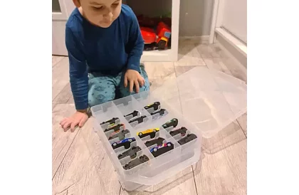 Plastowa walizka - organizer na samochodziki