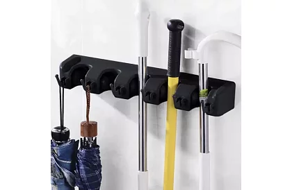 Ścienny uchwyt na narzędzia ogrodowe