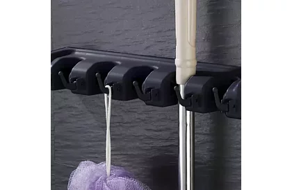 Ścienny uchwyt na narzędzia ogrodowe