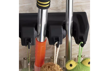 Ścienny uchwyt na narzędzia ogrodowe