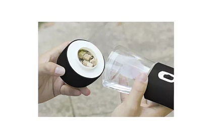 Butelka podróżna na wodę dla psów z miseczką na smakołyki