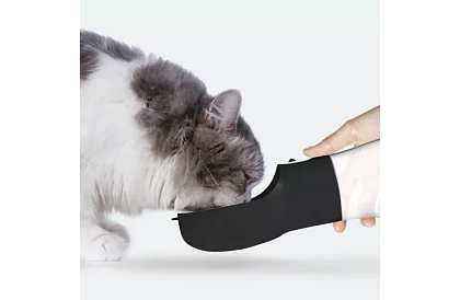 Butelka podróżna na wodę dla psów z miseczką na smakołyki