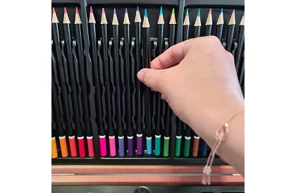 Zestaw do malowania w drewnianym etui – 130 elementów