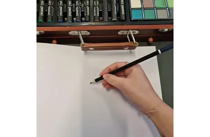 Zestaw do malowania w drewnianym etui – 130 elementów