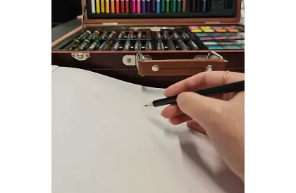 Zestaw do malowania w drewnianym etui – 130 elementów