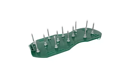 Uniwersalny aerator trawnika na buty