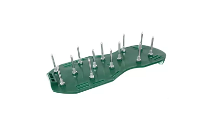 Uniwersalny aerator trawnika na buty