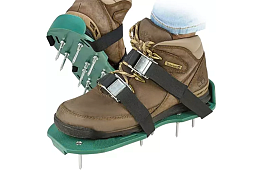 Uniwersalny aerator trawnika na buty