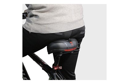 Siodełko rowerowe ACTIVE z wentylacją i wodoodpornym pokryciem