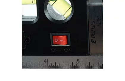 Laserowy poziomica z rozwijanym metrem – 250 cm