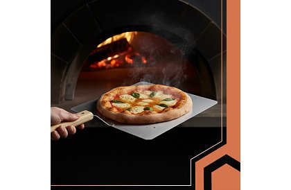 Stalowa łopata do pizzy z drewnianą rączką