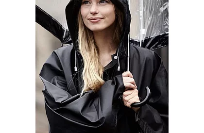 Silna czarna oversize peleryna