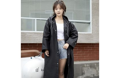 Silna czarna oversize peleryna