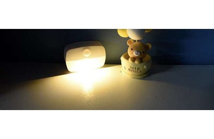 LED bezprzewodowe światło z czujnikiem ruchu