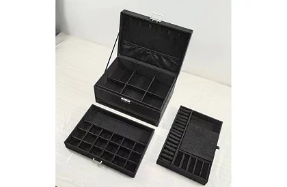 Elegancka zamszowa szkatułka na biżuterię - czarna