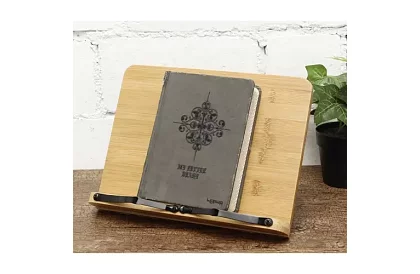 Drewniany stojak na książkę i laptop