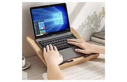 Drewniany stojak na książkę i laptop