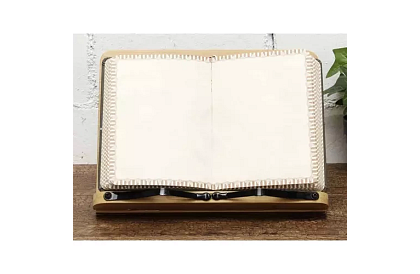 Drewniany stojak na książkę i laptop