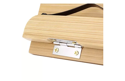 Drewniany stojak na książkę i laptop