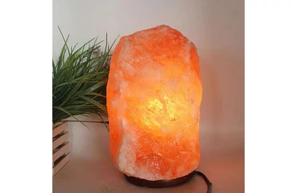 Lampa solna z regulowaną intensywnością światła