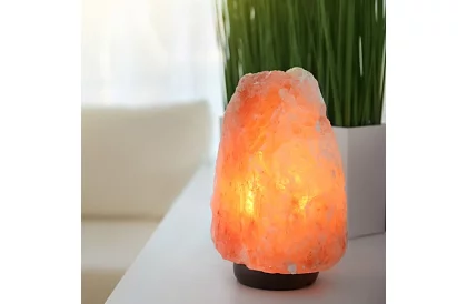 Lampa solna z regulowaną intensywnością światła