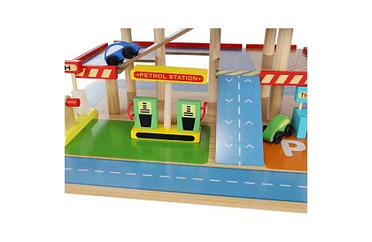 Drewniany parking – garaż dla dzieci