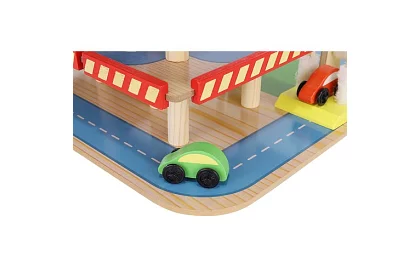 Drewniany parking – garaż dla dzieci