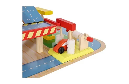 Drewniany parking – garaż dla dzieci