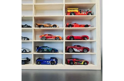 Drewniana półka - organizer na samochodziki - 54 przegródki