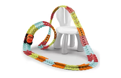 Tor wyścigowy o długości 4,8 metra + samochód